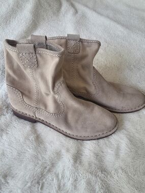 Clarks Women’s Beige Cabaret Stage Suede Pull-On Ankle Boots US 8